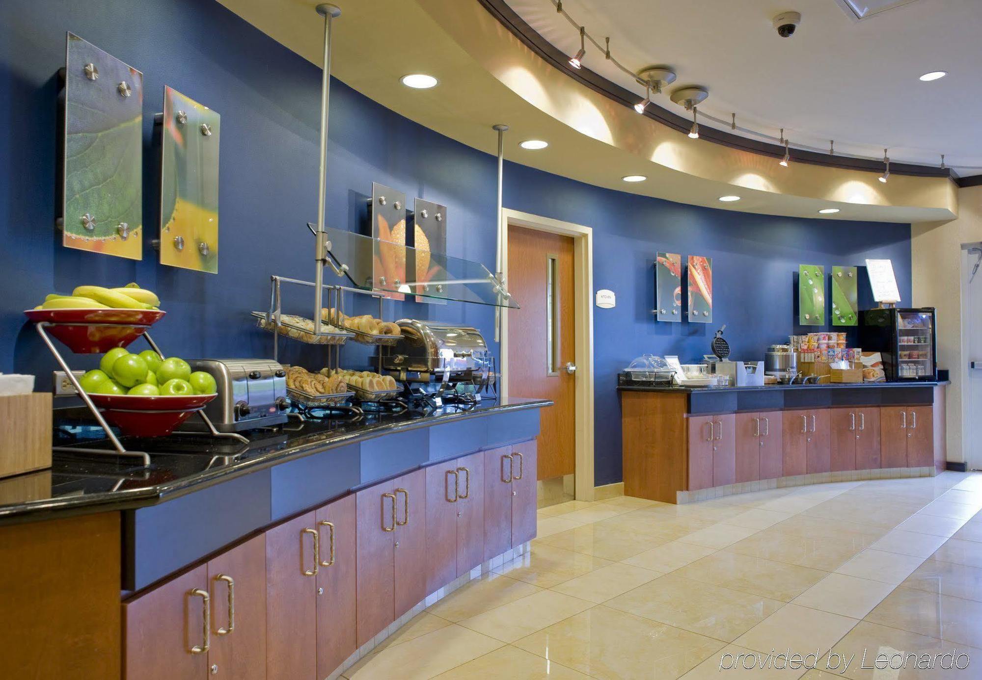Fairfield Inn & Suites Columbus Restoran gambar